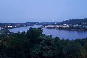 Queen City Home w/ Ohio River View - 3 Mi to Dtwn!