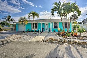 Waterfront Matlacha Home w/ Hot Tub & Grill!