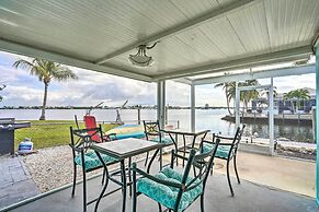 Waterfront Matlacha Home w/ Hot Tub & Grill!