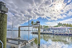 Waterfront Matlacha Home w/ Hot Tub & Grill!