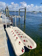 Waterfront Matlacha Home w/ Hot Tub & Grill!