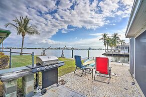 Waterfront Matlacha Home w/ Hot Tub & Grill!