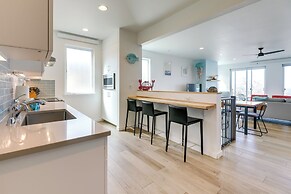 Scenic Depoe Bay Townhome w/ Deck < 1 Mi to Parks!