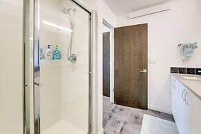 Scenic Depoe Bay Townhome w/ Deck < 1 Mi to Parks!