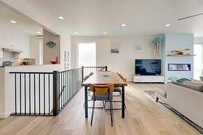 Scenic Depoe Bay Townhome w/ Deck < 1 Mi to Parks!