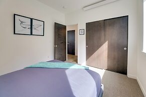 Scenic Depoe Bay Townhome w/ Deck < 1 Mi to Parks!