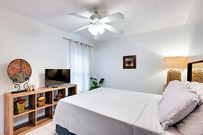 Contemporary Lutz Home: Private Pool, Pet Friendly