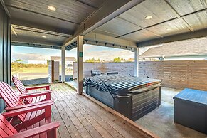 Ocean Shores Getaway w/ Fireplace & Hot Tub!