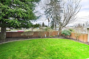 Spacious Tacoma Getaway: 2 Mi to Old Town!