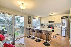 Spacious Tacoma Getaway: 2 Mi to Old Town!