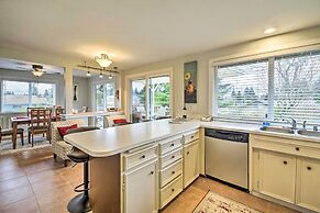 Spacious Tacoma Getaway: 2 Mi to Old Town!