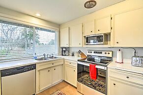 Spacious Tacoma Getaway: 2 Mi to Old Town!