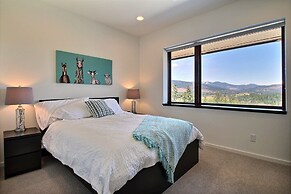 'pahto's Retreat' Luxe White Salmon Home: Hot Tub