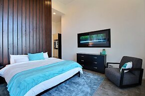 'pahto's Retreat' Luxe White Salmon Home: Hot Tub