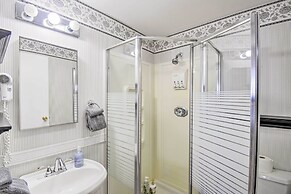 Spacious Home w/ Yard, 20 Miles to Olympic NP