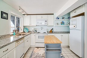 Bayfront Wareham Retreat w/ Private Beach!