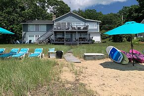 Bayfront Wareham Retreat w/ Private Beach!