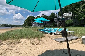 Bayfront Wareham Retreat w/ Private Beach!