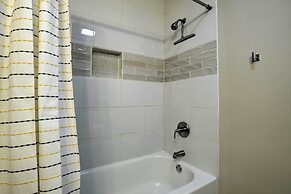 Sunny Family Home, 3 Mi to High Point Market!