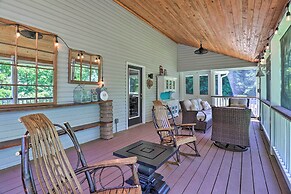 Creekside Brevard Home < 1 Mi to Downtown!