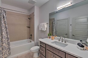 Modern Nashville Condo: 7 Mi to Downtown!