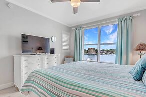 Okaloosa Island Escape: Bayfront Condo Near Beach