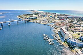 Okaloosa Island Escape: Bayfront Condo Near Beach