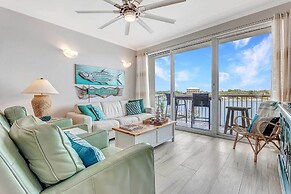 Okaloosa Island Escape: Bayfront Condo Near Beach