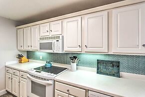 Okaloosa Island Escape: Bayfront Condo Near Beach