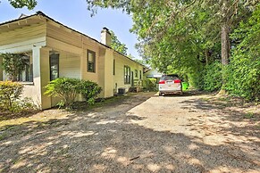 Quaint Leeds Studio w/ Yard ~ 18 Mi to Birmingham!