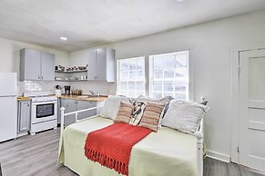 Quaint Leeds Studio w/ Yard ~ 18 Mi to Birmingham!