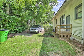 Quaint Leeds Studio w/ Yard ~ 18 Mi to Birmingham!