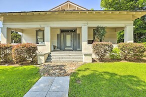 Quaint Leeds Studio w/ Yard ~ 18 Mi to Birmingham!