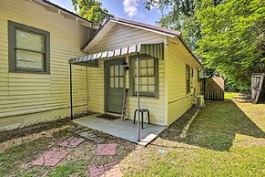 Quaint Leeds Studio w/ Yard ~ 18 Mi to Birmingham!