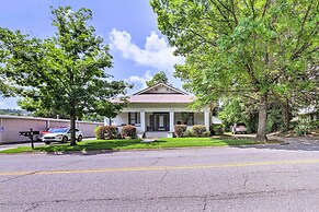 Quaint Leeds Studio w/ Yard ~ 18 Mi to Birmingham!