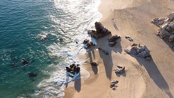 Cabo Pedregal Condo: Ocean View & 2 Infinity Pools