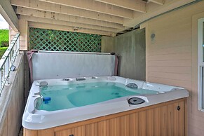 Manson Villa w/ Hot Tub ~ 1 Mi to Wineries!