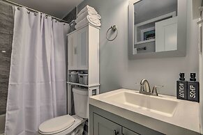 Modern DC Apartment ~ 6 Mi to National Mall!