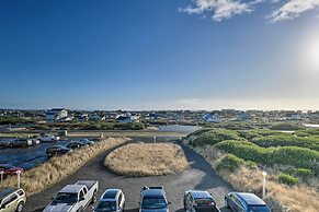 Eagles View Condo in Ocean Shores w/ 3 Balconies