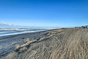 Eagles View Condo in Ocean Shores w/ 3 Balconies