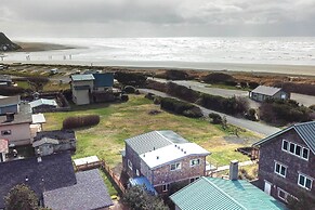 Coastal Retreat: Deck, Ocean Views + Walk to Beach