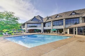 Walk-in Branson West Condo w/ Balcony, Pool Access