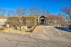 Walk-in Branson West Condo w/ Balcony, Pool Access