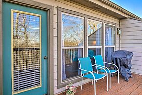 Walk-in Branson West Condo w/ Balcony, Pool Access