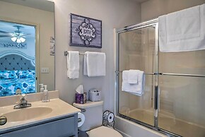 Walk-in Branson West Condo w/ Balcony, Pool Access