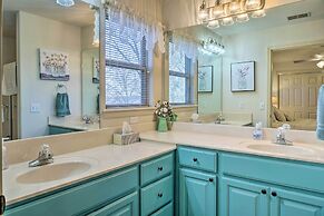 Walk-in Branson West Condo w/ Balcony, Pool Access