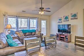 Walk-in Branson West Condo w/ Balcony, Pool Access