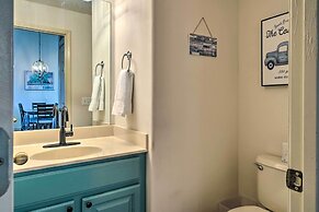 Walk-in Branson West Condo w/ Balcony, Pool Access