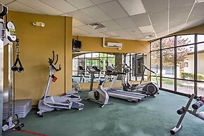 Walk-in Branson West Condo w/ Balcony, Pool Access