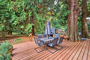 House w/ Deck on Whidbey Island, 1 Mi From Shore!